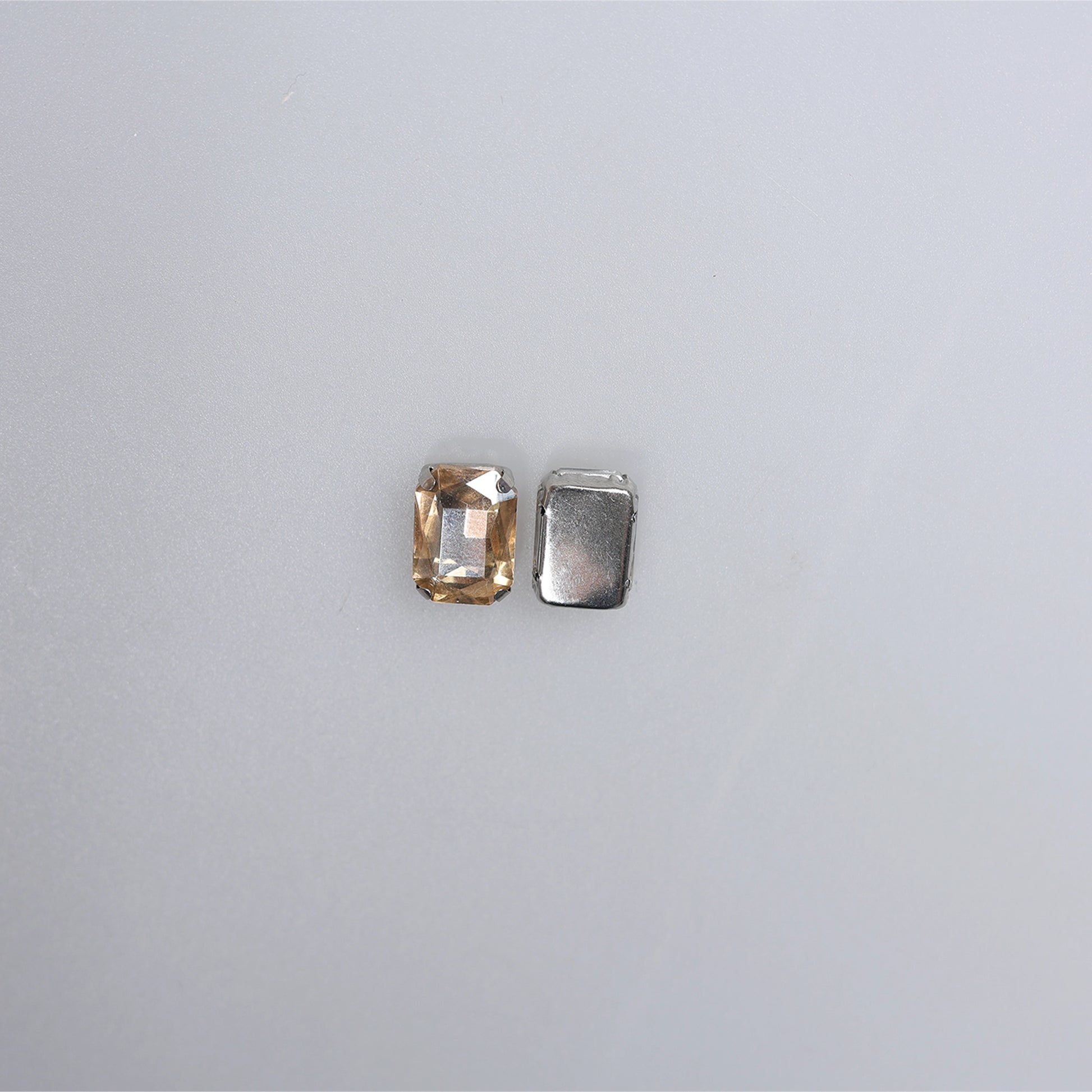 Piatră pentru cusut tip lacrimă 1x1.4 cm - Ahura