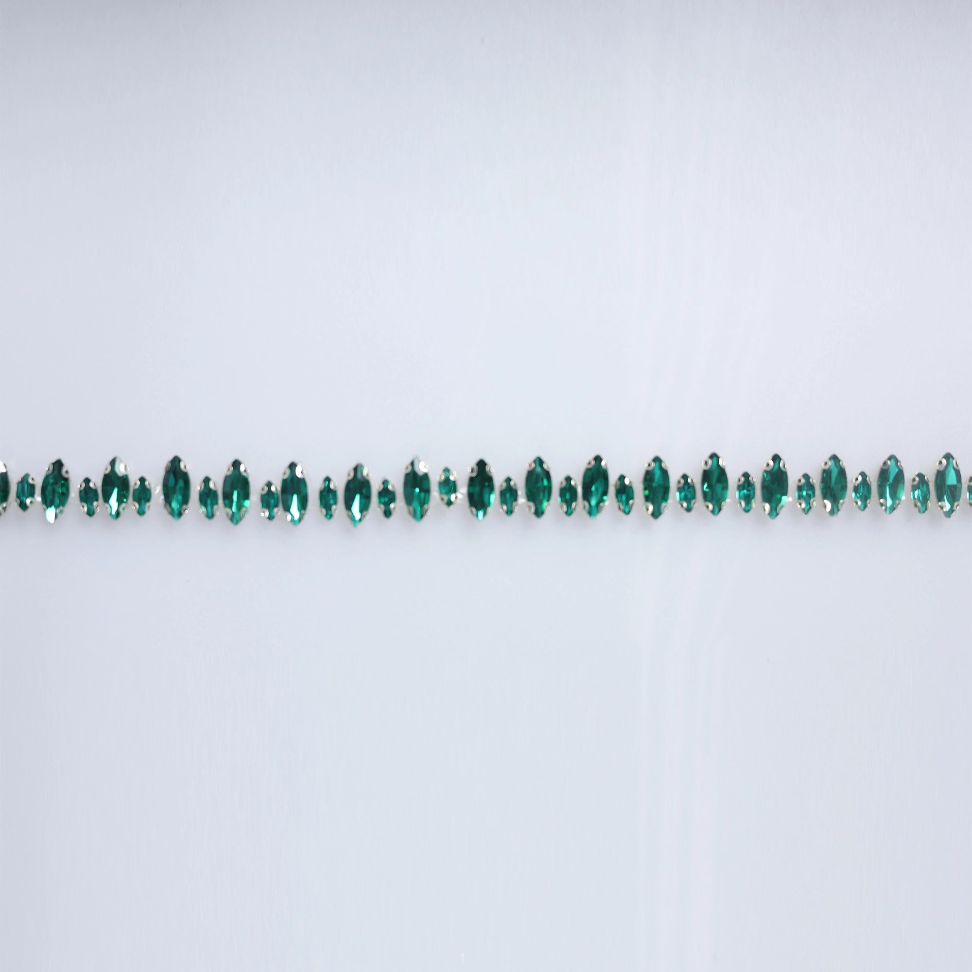 Banda cu strasuri M84 - Ahura