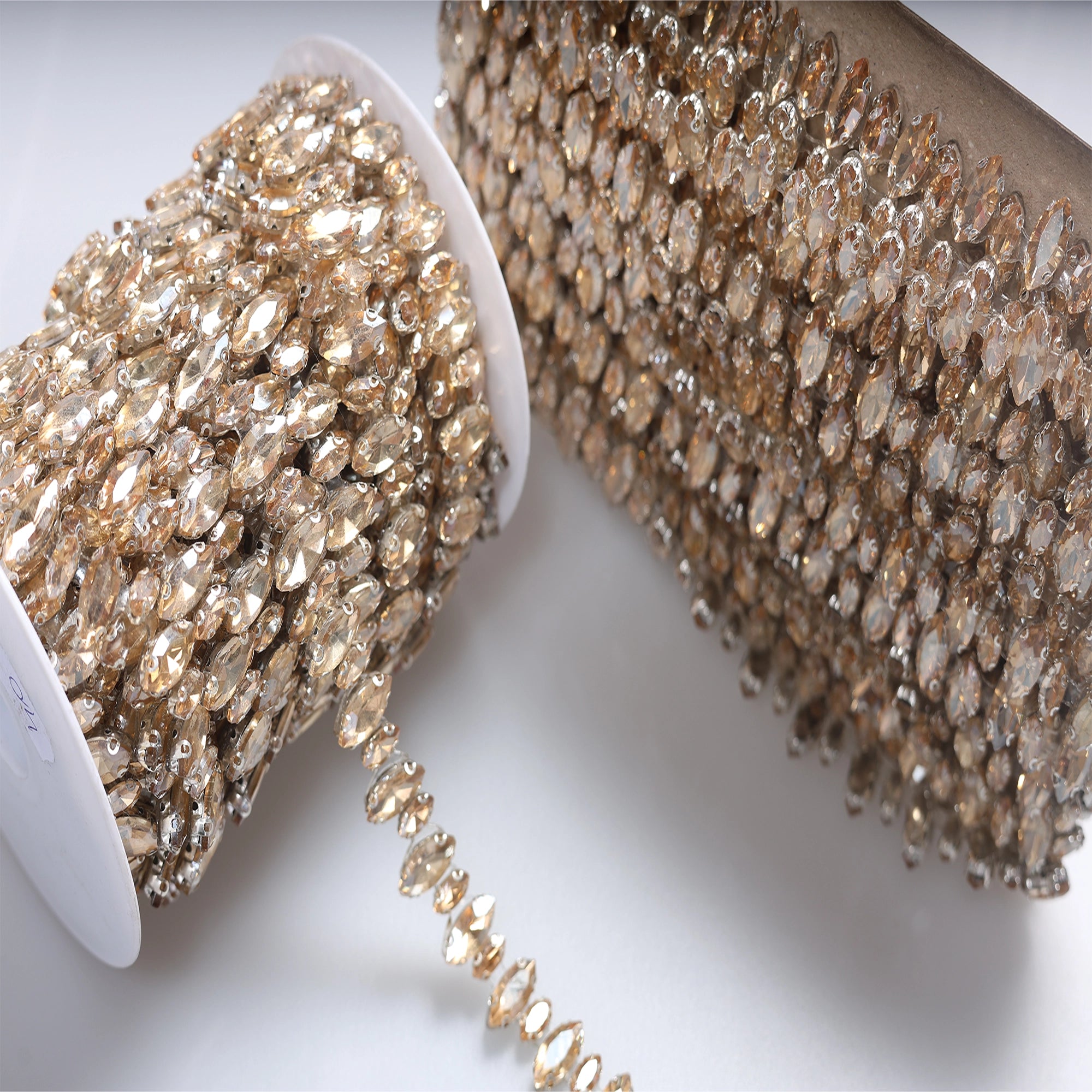 Banda cu strasuri M84 - Ahura