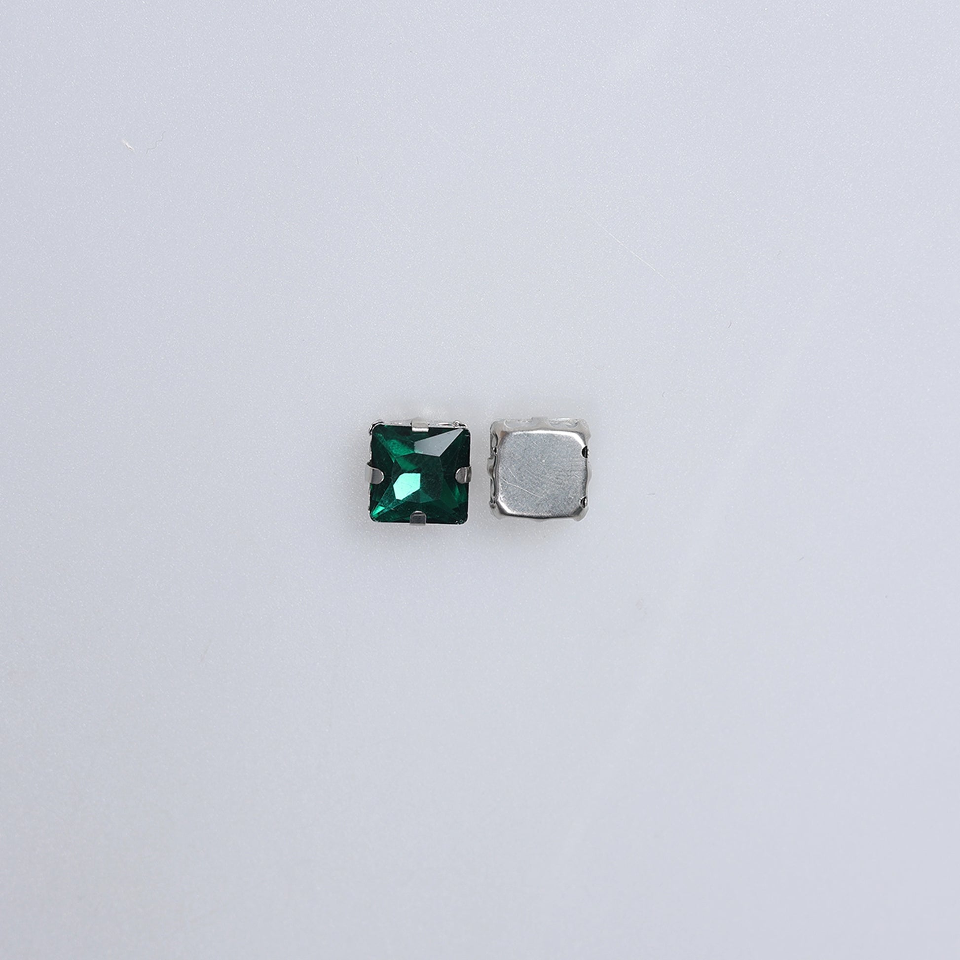Piatră pentru cusut tip lacrimă 1x1 cm - Ahura