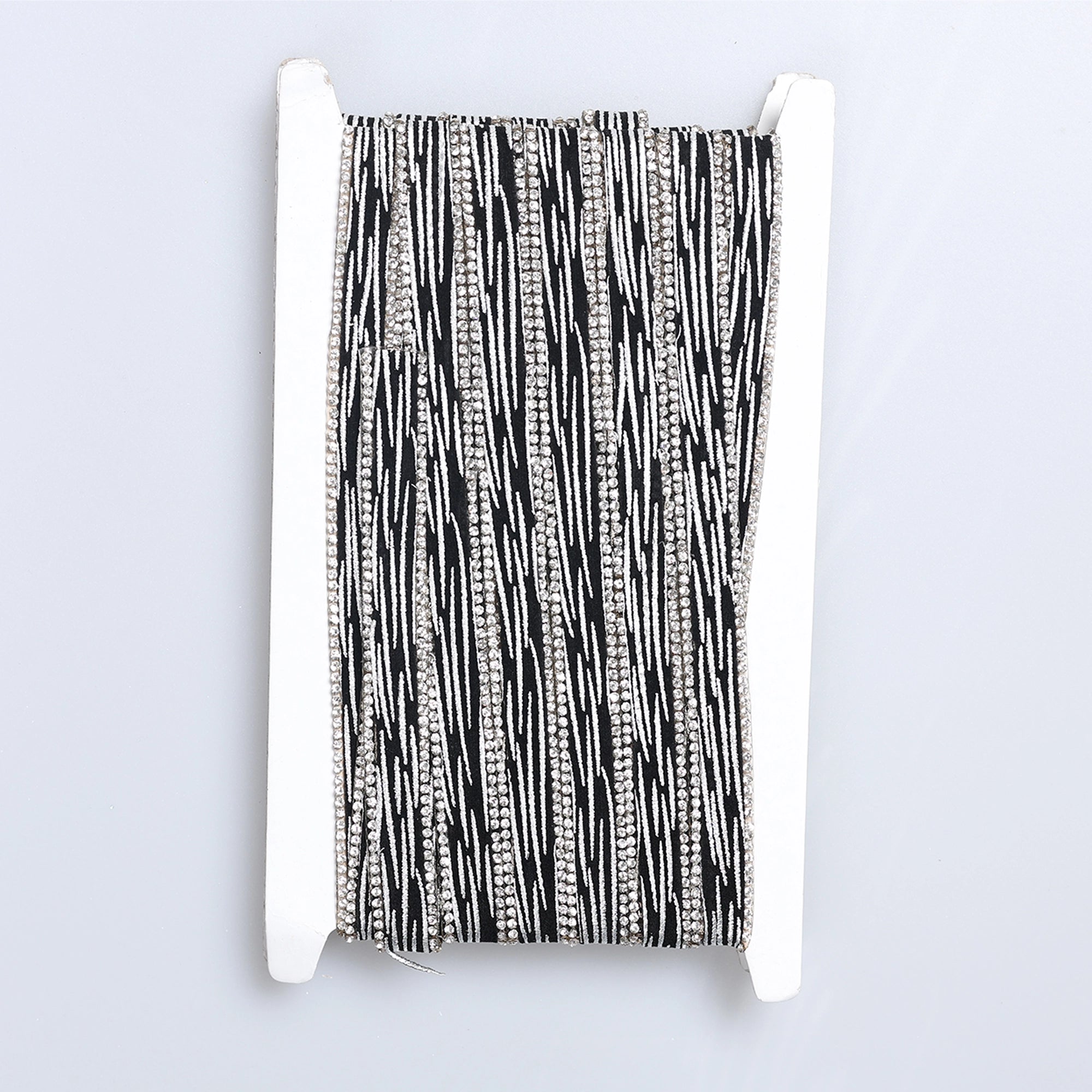 Aplicatii cu strasuri M447 - Ahura