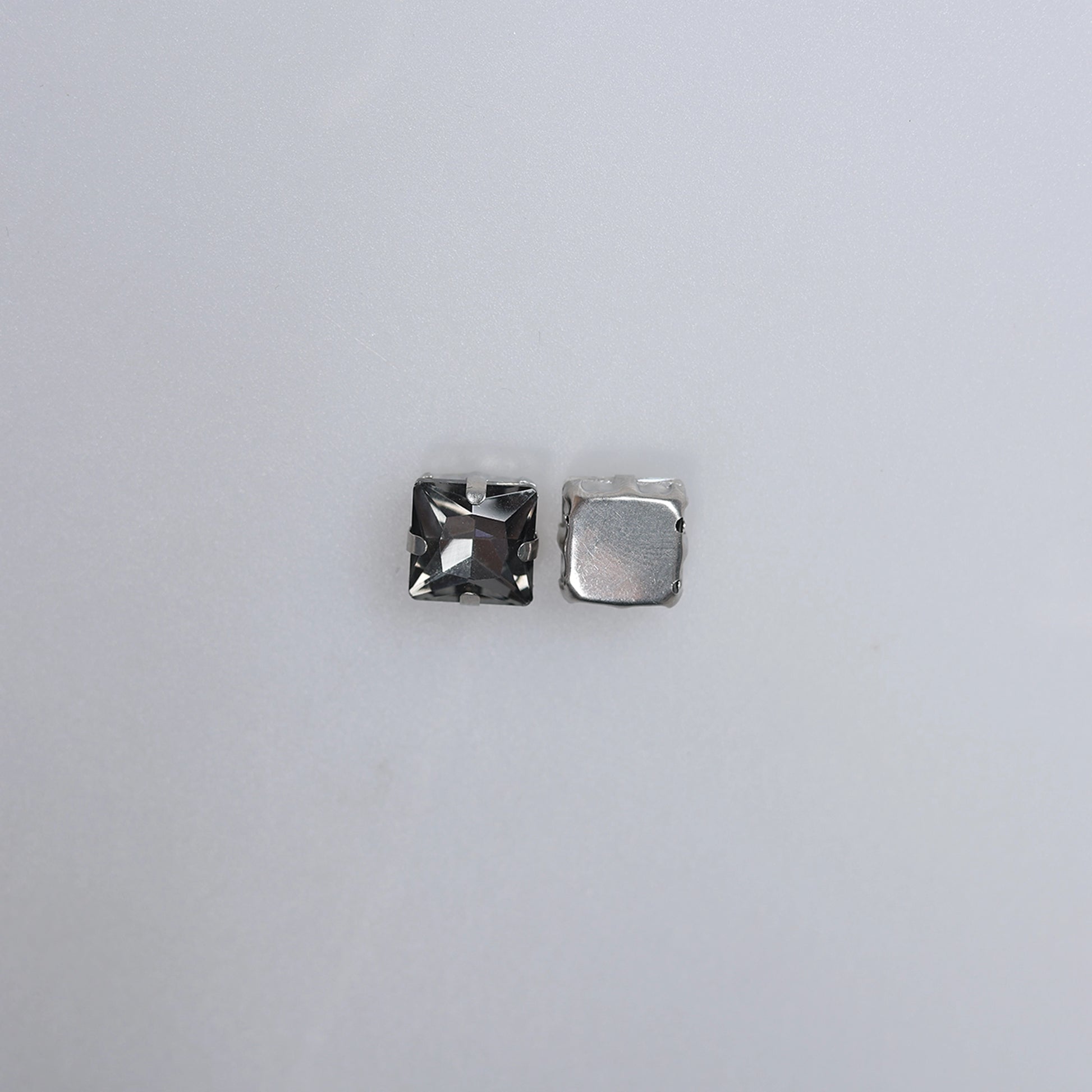 Piatră pentru cusut tip lacrimă 1x1 cm - Ahura
