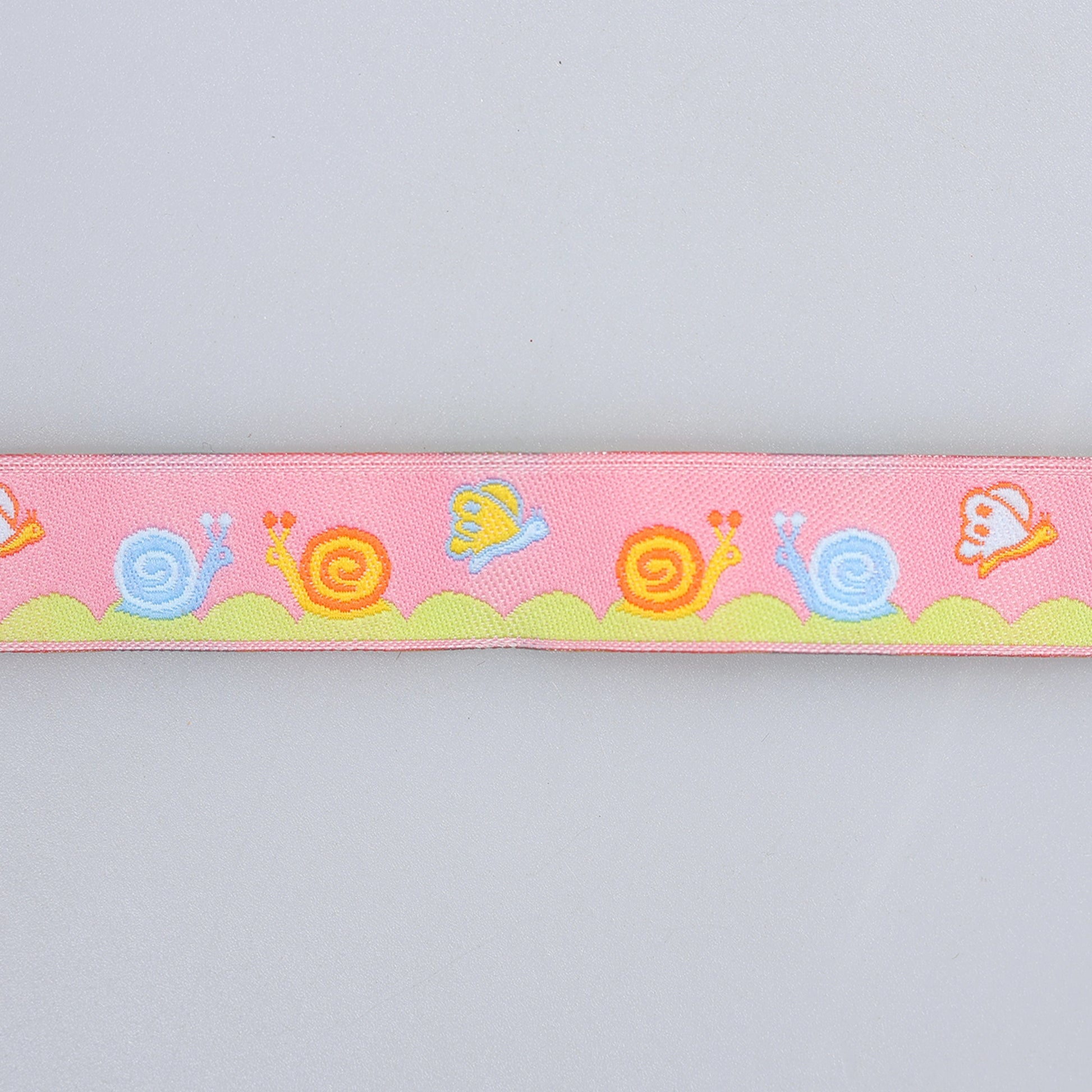 Bandă decorativă 1,5 cm fluturi detaliu