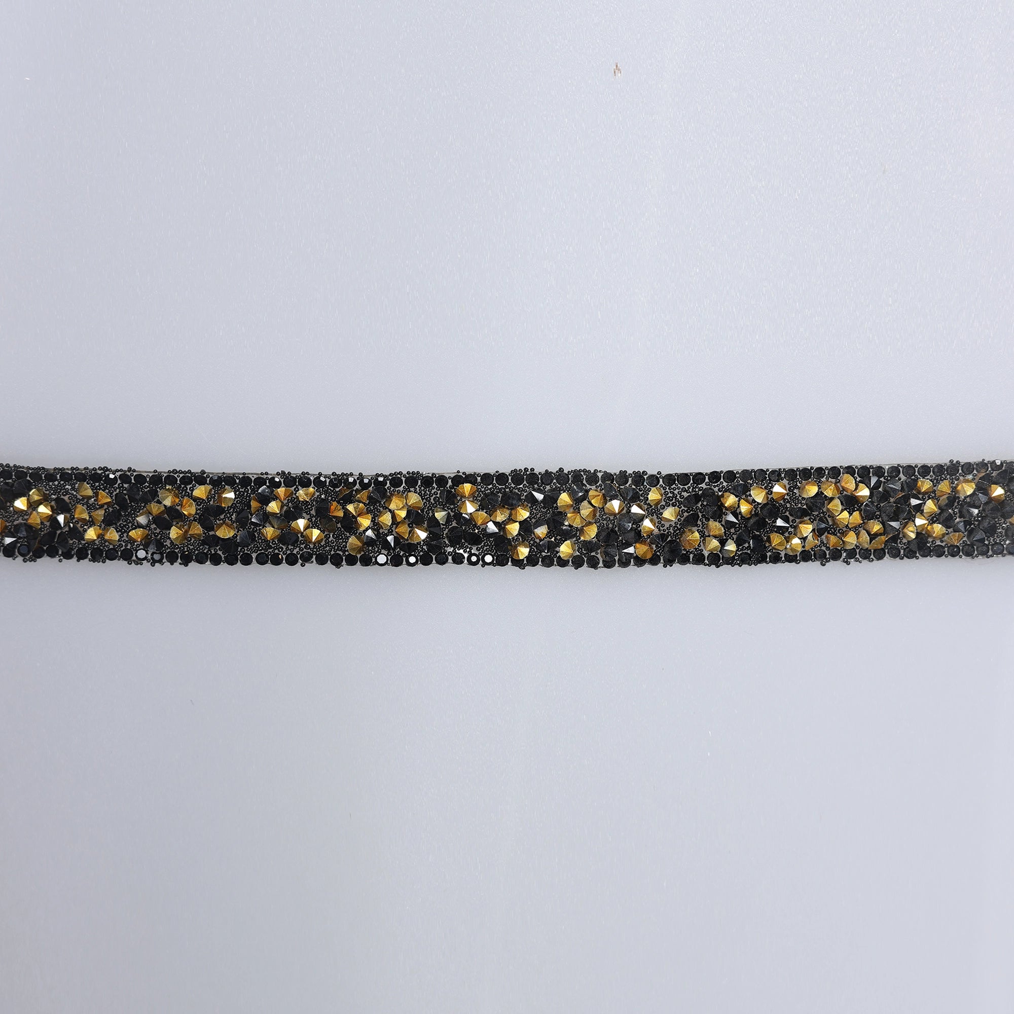 Aplicatii cu strasuri M374 - Ahura