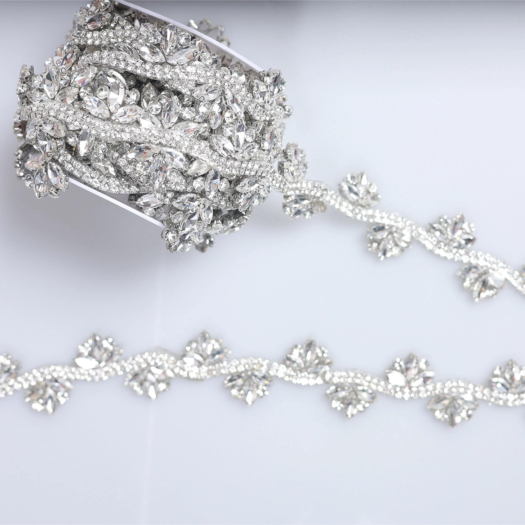 Banda cu strasuri M19 - Ahura