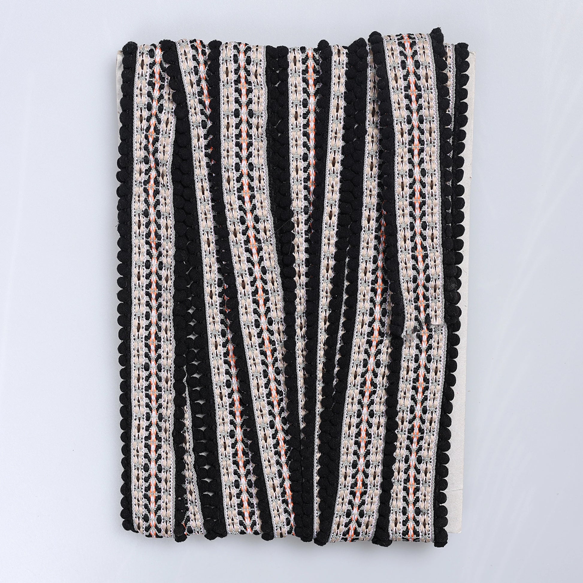 Bandă decorativă brodată 4 cm negru