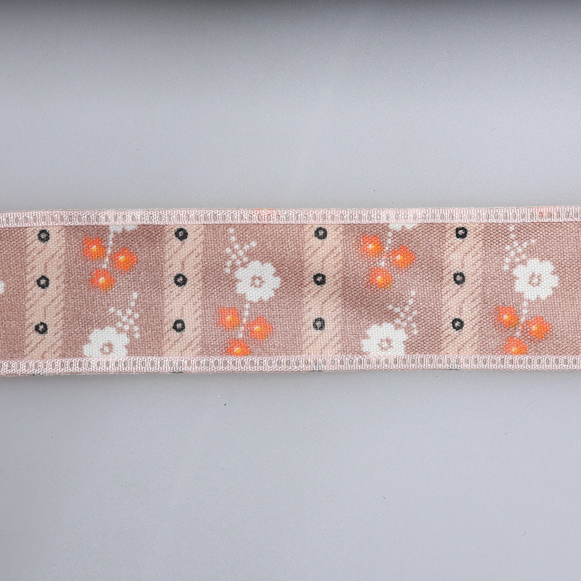 Bandă motive florale 2,5 cm nude detaliu