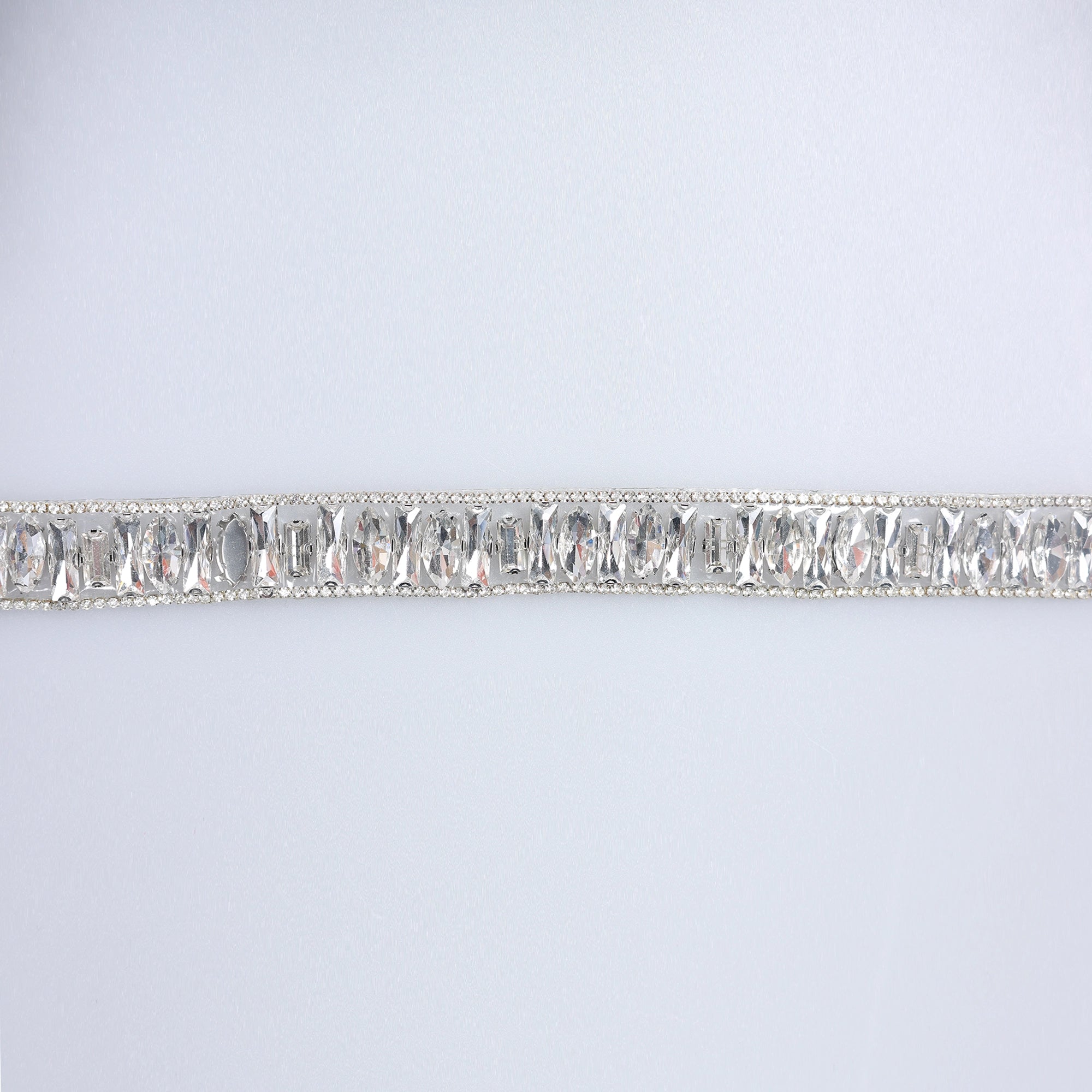 Banda cu strasuri M26 - Ahura