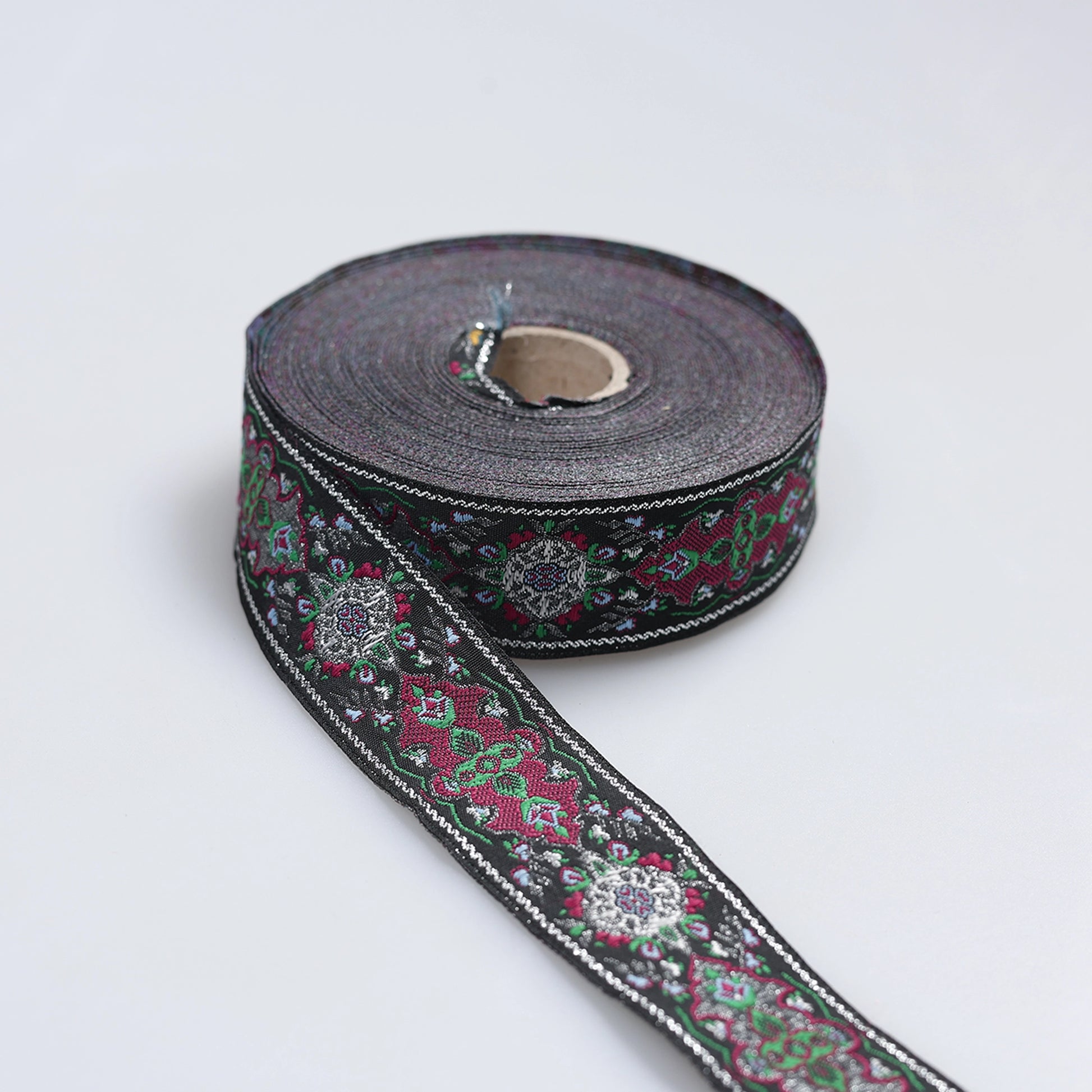 Banda decorativa M33 - Ahura
