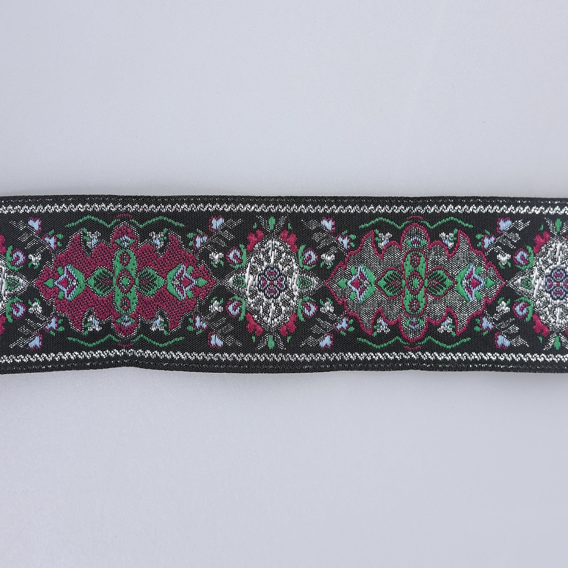 Banda decorativa M33 - Ahura