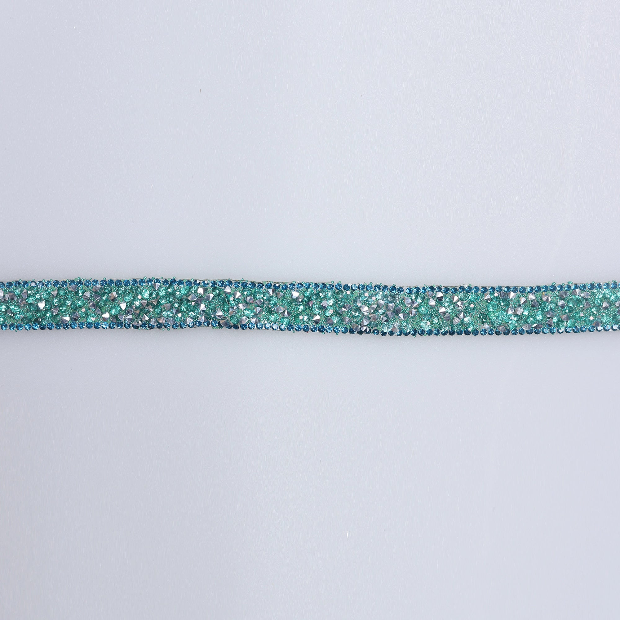 Aplicatii cu strasuri M383 - Ahura