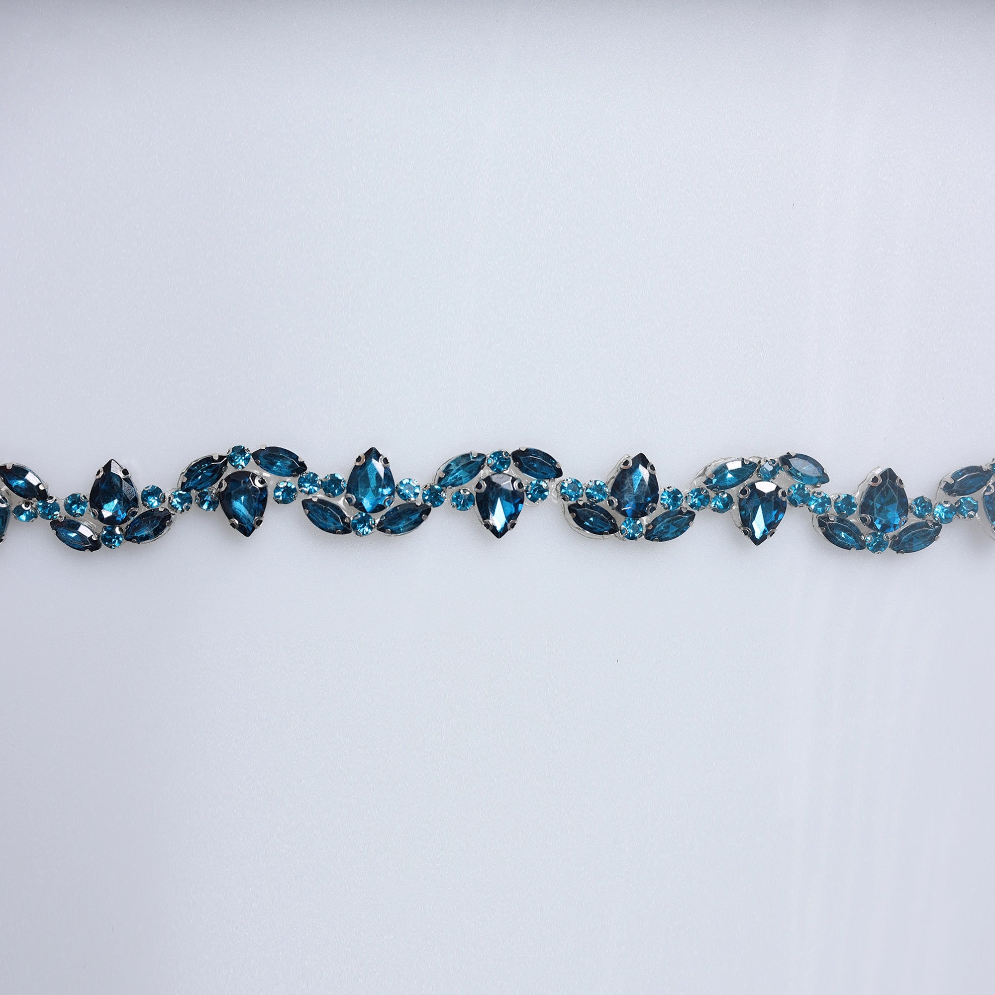 Banda cu strasuri M13 - Ahura