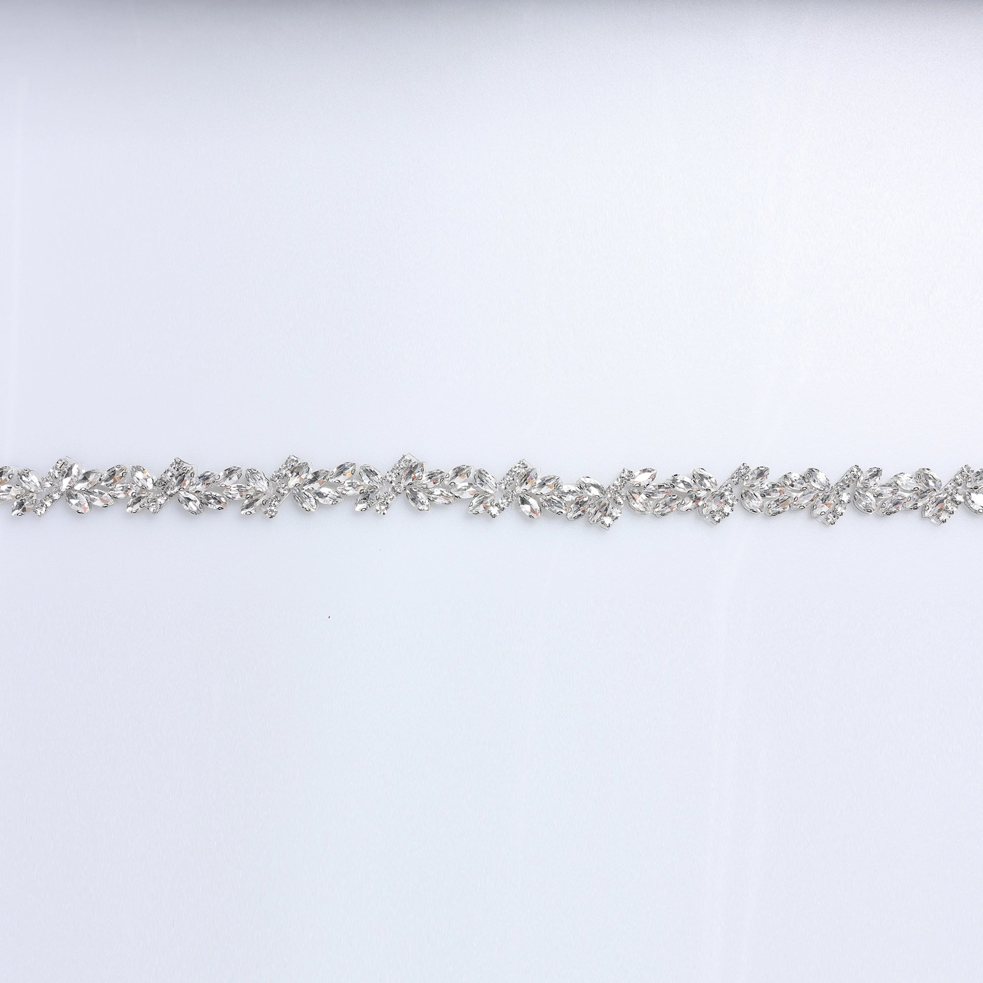 Banda cu strasuri M5 - Ahura