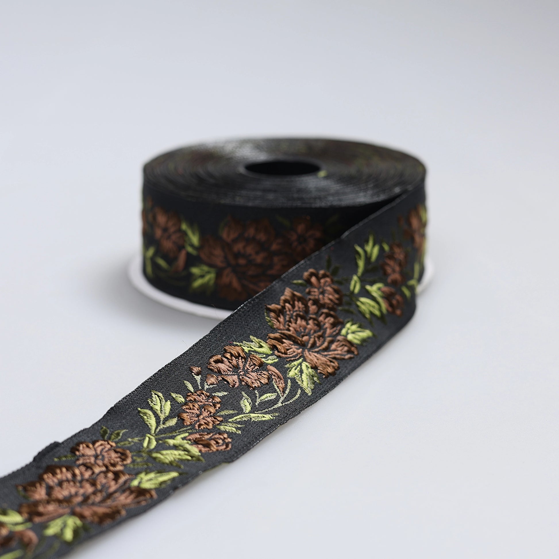 Bandă brodată florală 5 cm flori arămii - Ahura