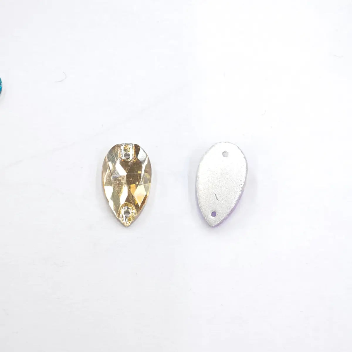 Piatră pentru cusut tip lacrimă 18x10.5mm - Ahura